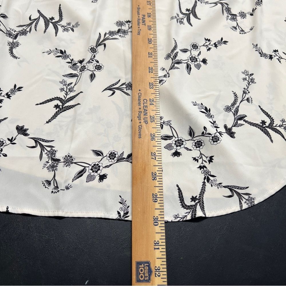Torrid Harper Georgette White and Black Floral Blouse 0667 - Picture 8 of 8